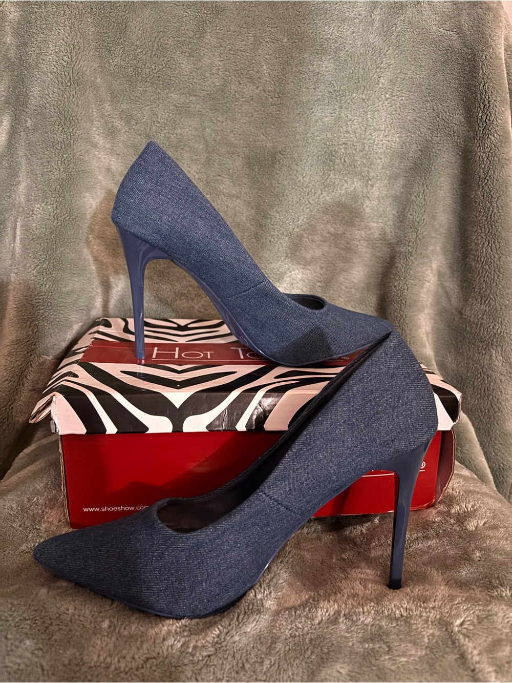 Classic Pointed-Toe High Heels in Denim Blue Size 7.5